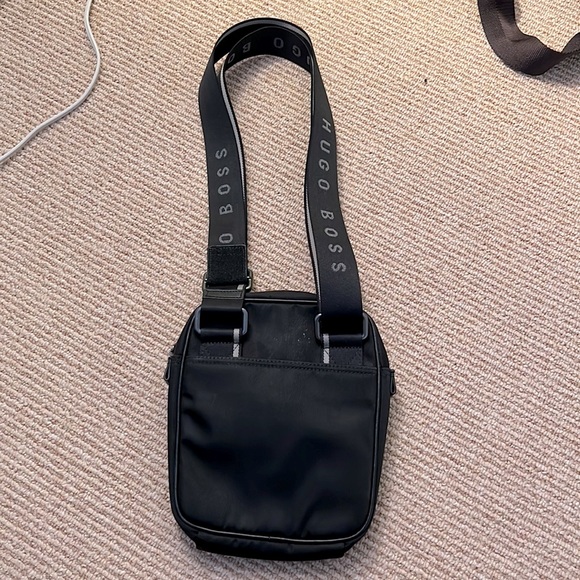 Hugo boss messenger bag - Picture 2 of 8